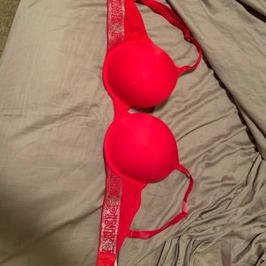 32DD Victoria’s Secret Pink Bra! Brand new! ♥️♥️